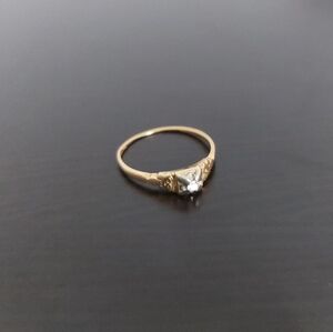 Elegant Gold Ring with Diamond Accent